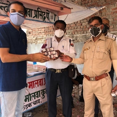 Gifting HERSHEY'S Products to officers