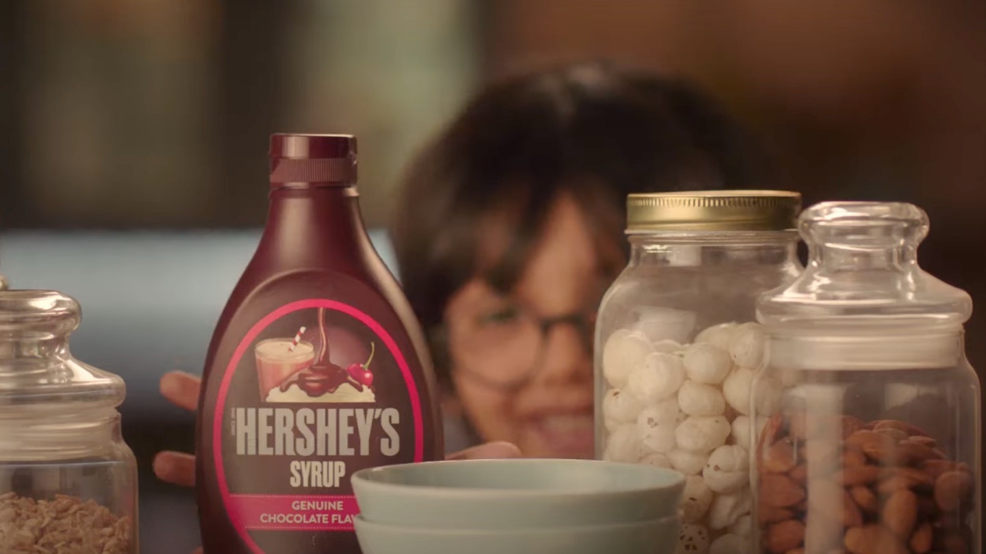 HERSHEY'S SYRUPS Video with a boy
